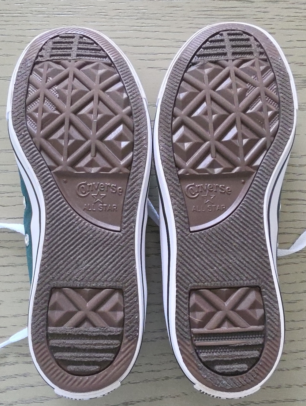 Converse Low Top Sneakers in Hunter Green Size 7.5 Women's - Picture 4 of 5
